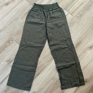Women’s loose fitting linen pants